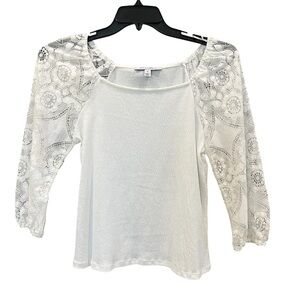 Single Thread White Knit Gauze Top Lace Sleeve Off Shoulder or On Shoulder S NWT
